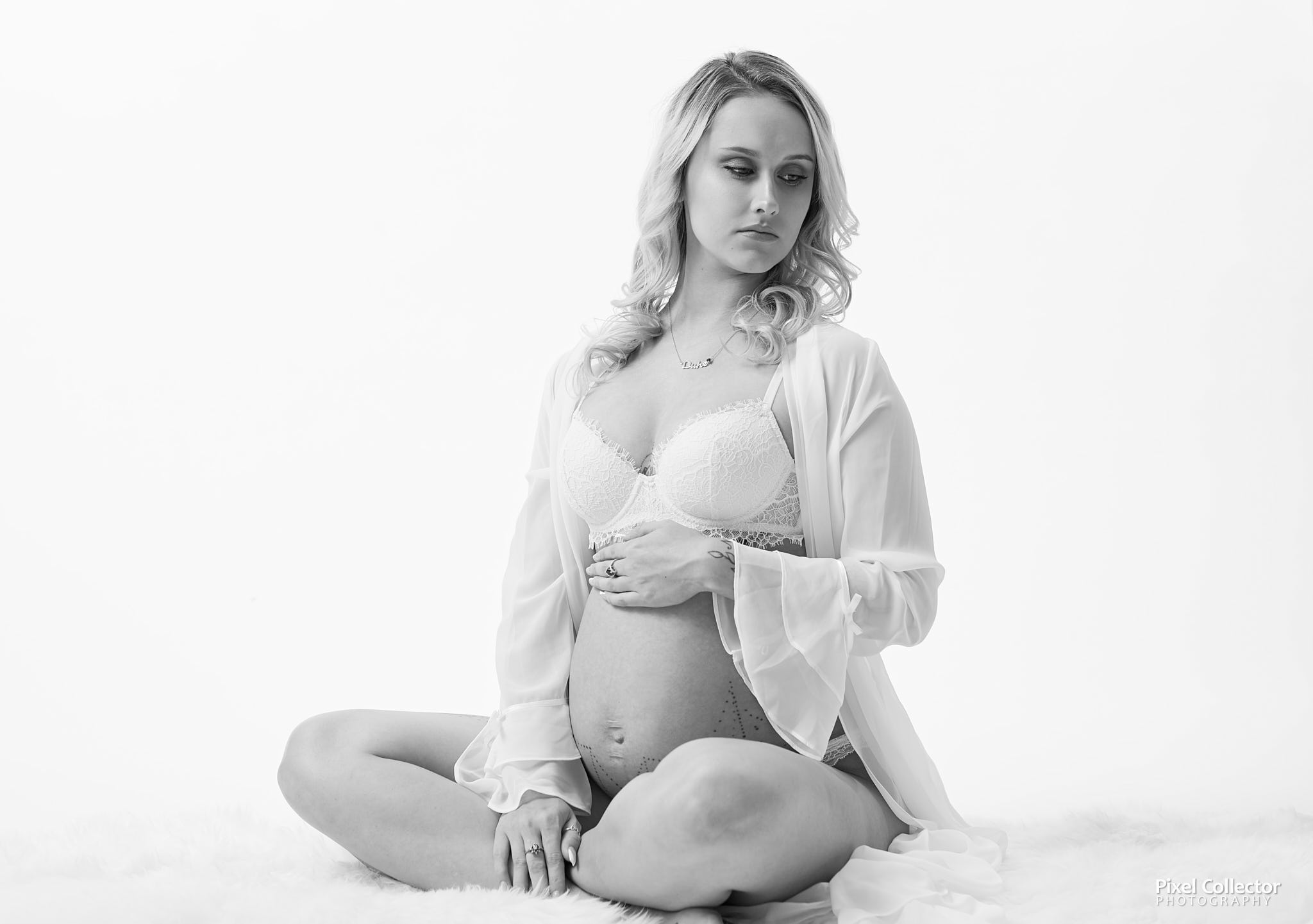 El Paso Maternity Photographer | Chantelle Black and White